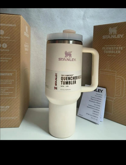 Stanley Quencher H2.0 Flow State Tumbler 40oz Cup - Creamy White