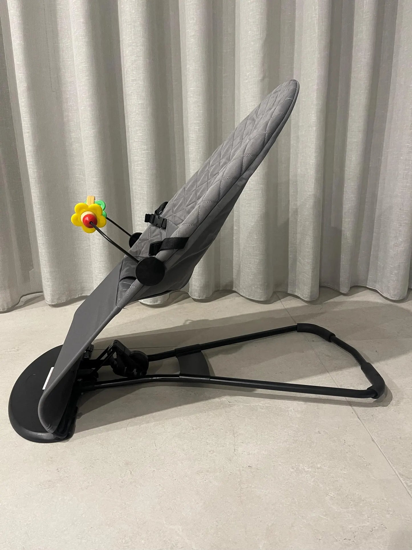 Baby bouncer with detachable toy bar